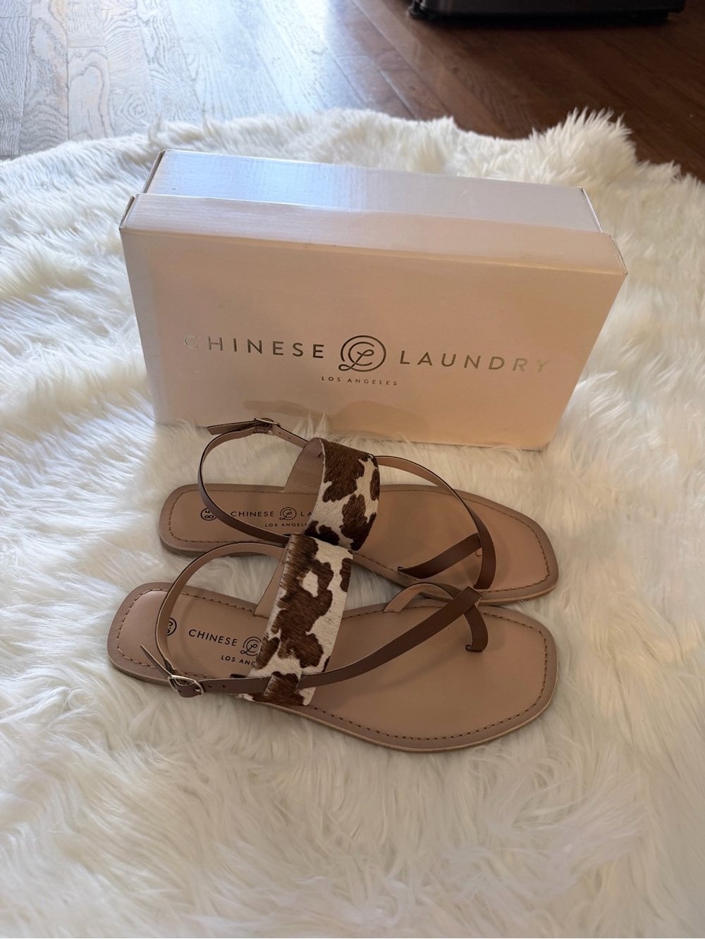 Chinese Laundry NWT size 8.5 Women's Brown Cowprint Leather Sandals